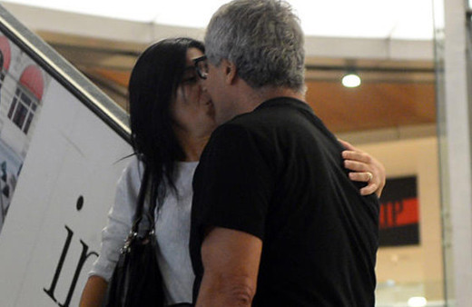 Eski manken Engin Koç yıllar sonra ortaya çıktı dudak dudağa yakalandı