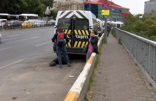 Beyoğlu'nda 'insanlık ölmemiş' dedirten görüntüler! 