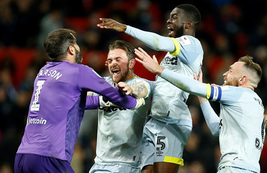 Manchester United'a kupa darbesi!