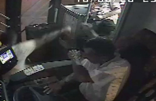 Maganda kurşunuyla vuruldu! Otobüste dehşet anları kamerada