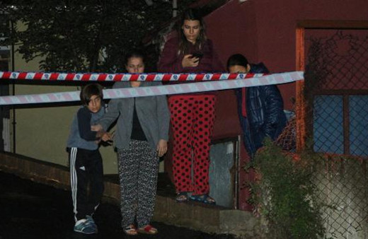 Sarıyer'de yol çöktü bir aile zor kurtuldu