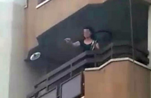 Öğretmenden şok hareket! Evinin balkonuna çıkıp...