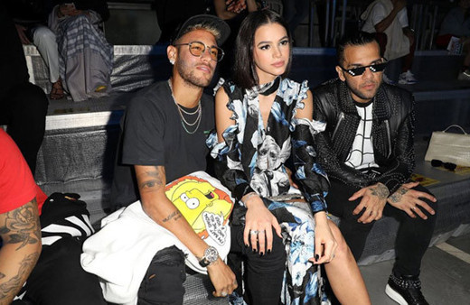 Neymar ve sevgilisi Bruna Marquezine Fransa'da ses getirdi