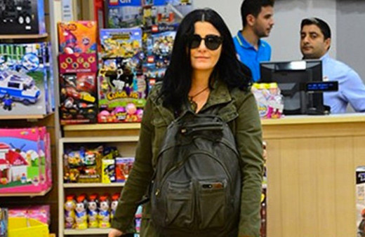 Deniz Çakır'dan dikkat çeken tarz!