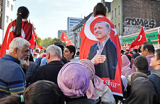 Köln'de Erdoğan rüzgarı! Binlerce kişi saatler önce toplandı