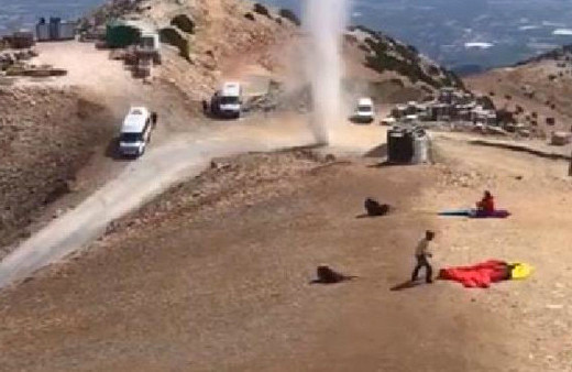 Babadağ'da hortum oluştu, yamaç paraşütü uçuşları iptal edildi