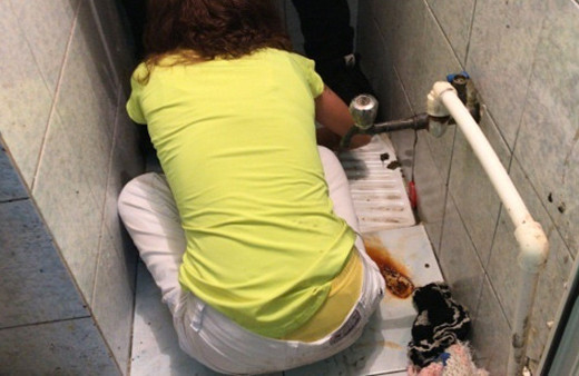 'Topal Demet' tuvalette kıskıvrak yakalandı