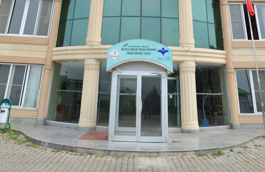 Ayda 100 liraya öğrencilere yurt veriyor! İnsan Vakfı kimin?