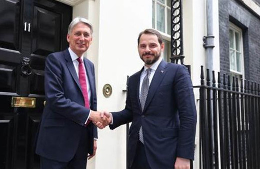 Bakan Albayrak İngiliz mevkidaşı ile görüştü