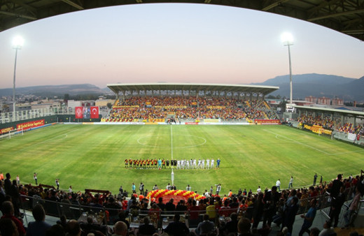 Kasırga Göztepe-Konyaspor maçından geçti! Elektrikler gitti