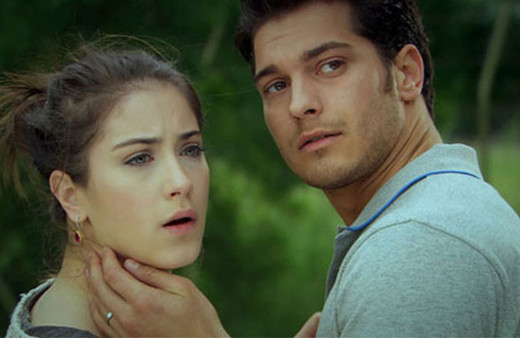 Gerçek yıllar sonra ortaya çıktı! Çağatay Ulusoy ile Hazal Kaya...