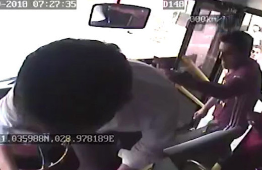 Dehşet! Otobüs şoförünü bıçaklayıp kaçtılar 