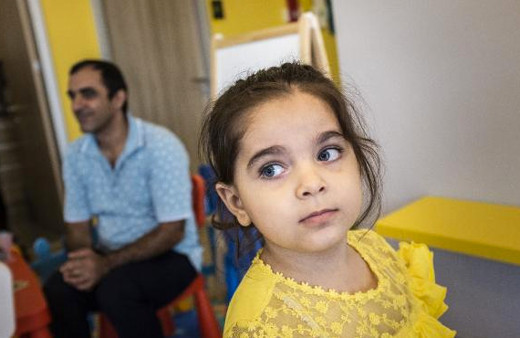 Cihazı çalınmıştı... Minik Hira sese tekrar kavuştu