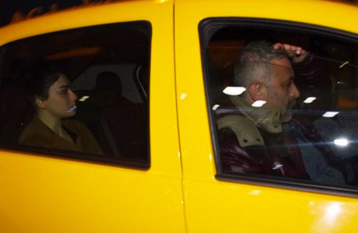 Hazar Ergüçlü 19 yaş büyük sevgilisiyle ilk kez el ele!