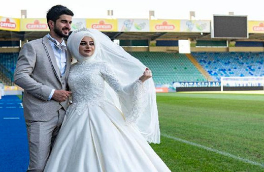 Fanatik taraftar, düğün fotoğrafı için bakın nereyi seçti