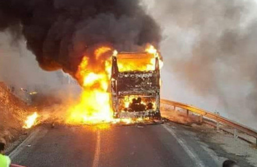 Mersin'de yolcu otobüsü alev topuna döndü