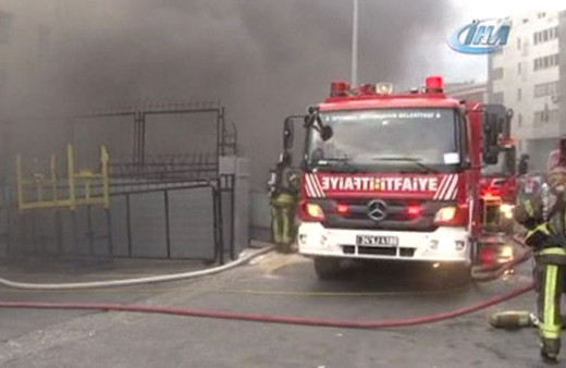 Beylikdüzü'nde sanayi sitesinde yangın