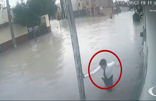 12 yaşındaki öğrencinin elektriğe kapılma anı kamerada! 