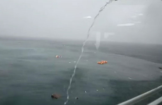 İstanbul'da helikopter düştü! Kurtarılanlar var...