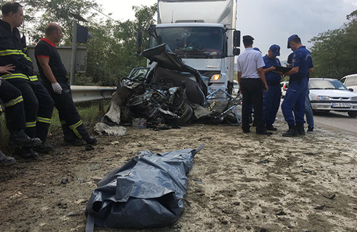 Ölüm yolunda dehşet! 3 aracı paramparça etti ve...