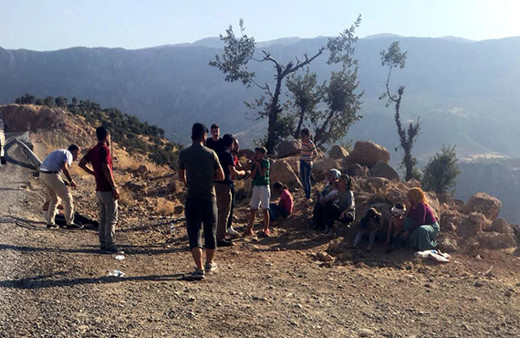 Siirt'te tarım aracı devrildi: Ölü ve yaralılar var!