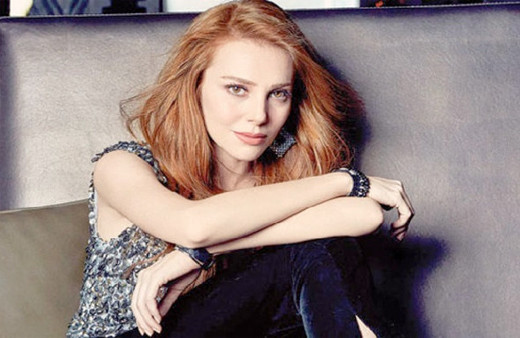 Yaşamayanlar dizisinin 'Mia'sı Elçin Sangu'yu delirtecek 'vampir' benzetmesi! 