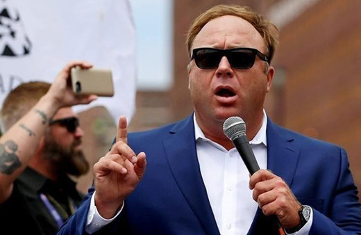 'İnternetin istenmeyen adamı'na bir yasak da oradan geldi!