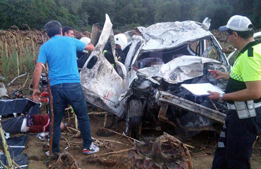 Düğün yolunda feci kaza: Ölü ve yaralılar var!