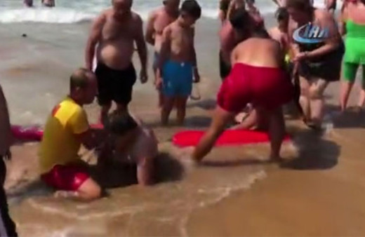 Hayatının şokunu yaşadı! Kocasıyla oğlunu gözyaşları içinde bekledi