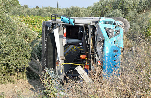 Otomobil ile halk otobüsü çarpıştı: Çok sayıda yaralı var!