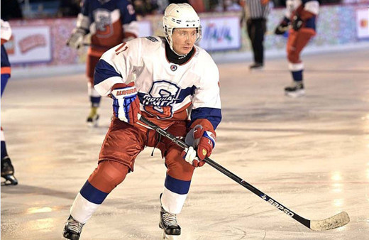 Putin'in yılbaşı geleneği buz hokeyi oynadı ve kazandı