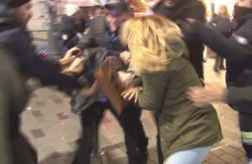 İstiklal Caddesinde meydan kavgası kamerada