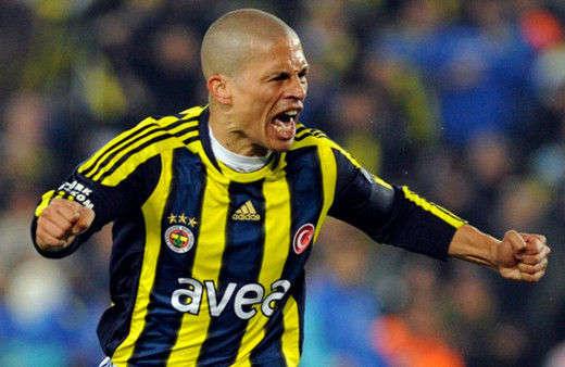 Fenerbahçe Alex'e kucak açtı