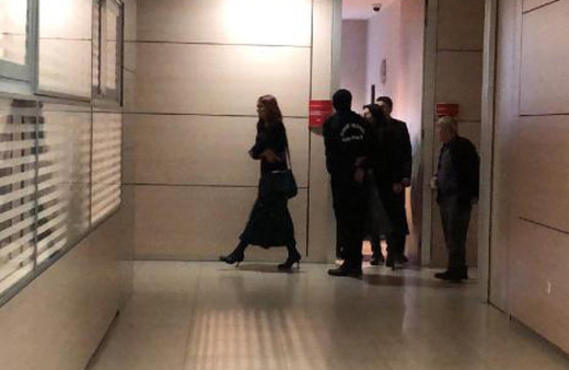 Başörtülü kadınlara hakaret ettiği iddia edilen Deniz Çakır adliyede