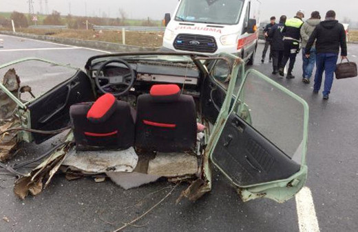 Tekirdağ'da korkunç kaza otomobil ikiye bölündü