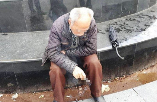 Yaşlı adama birliktelik teklif ettiler! Sonrasında ise...