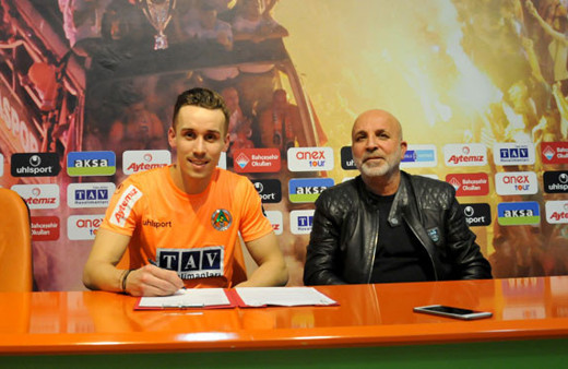 Alanyaspor forvet eksiğini yıldız isimle tamamladı