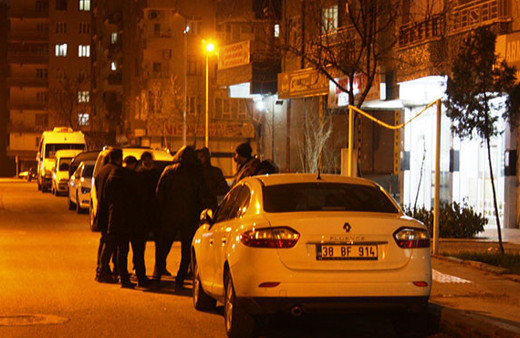 Vahşet çocukların kan damlayan koliyi görmesiyle ortaya çıktı! 