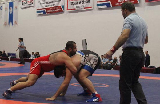 Taha Akgül Türkiye Serbest Güreş Şampiyonu oldu