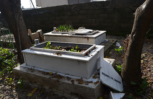 Görenler gözlerine inanamadı! Yüzlerce mezar taşı...