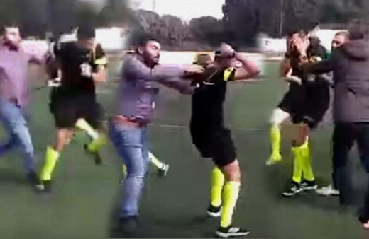 Hakeme tekme ve yumruklarla saldırdılar!