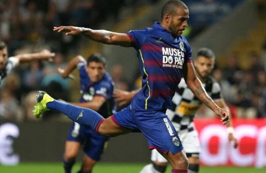 Galatasaray'ın yeni transferi penaltı kaçırdı veda etti