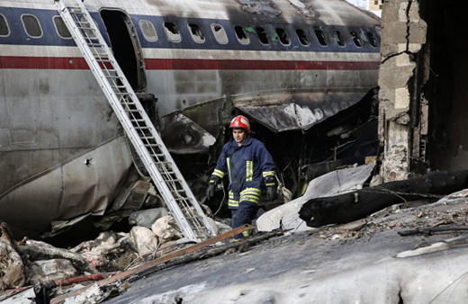  İran’da düşen uçakta 1 yaralı, 14 ölü