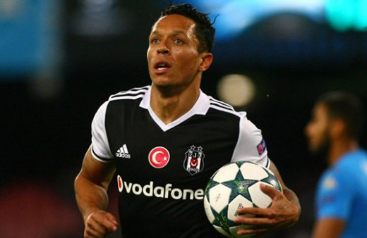 Beşiktaş'ta Adriano ile yollar ayrılabilir