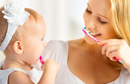 Bebeklerde diş fırçalama ne zaman başlar günde kaç kere diş fırçalanmalı