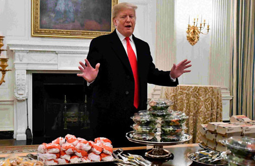 Trump’tan misafirlerine büyük ayıp pizza ve hamburger yedirdi