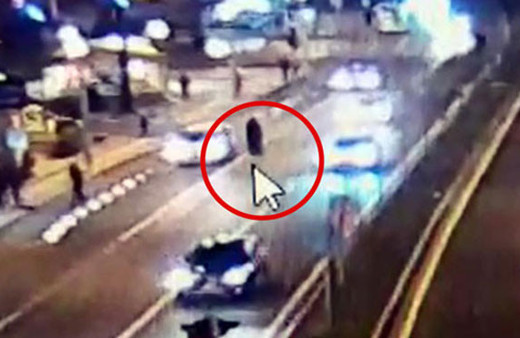 Kolundaki kılları görünce kadın olmadığını anladı! Hemen polise haber verdi