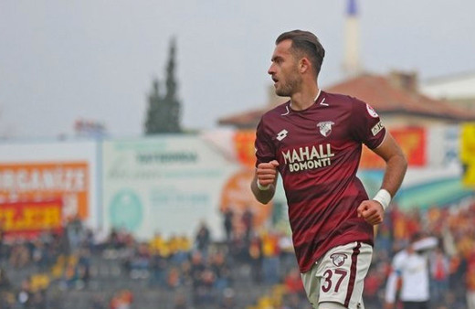 Göztepe  Sokol Cikalleshi'yi gönderdi