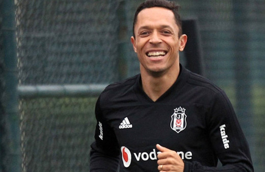 Adriano'ya Brezilya'dan teklif