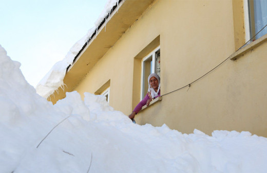 Tunceli'de bir ilçe kar nedeniyle görünmez oldu